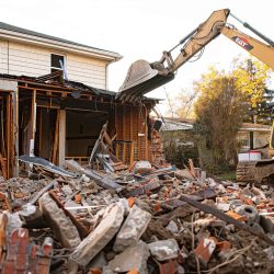 demolition-house-with-excavator